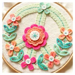 Kit Feutrine Tambour Fleuri - Peace & Love